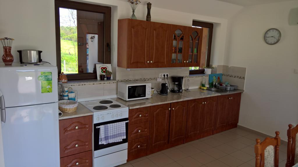 Beppe Vendeghaz Guest House Abaliget ภายนอก รูปภาพ